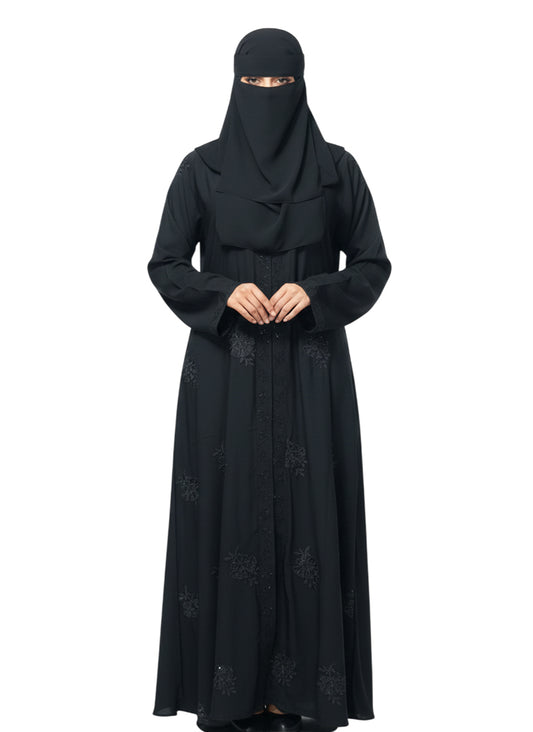 women’s closed-front abaya