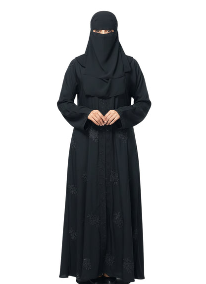 women’s closed-front abaya